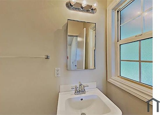 1st image of 7125 Cozycroft Ave