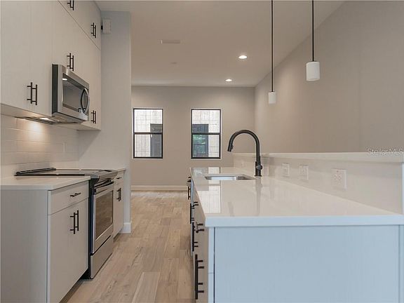 4th image of 405 N Oregon Ave #29