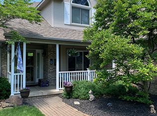 7233 Autumn Wood Dr, Brighton, MI