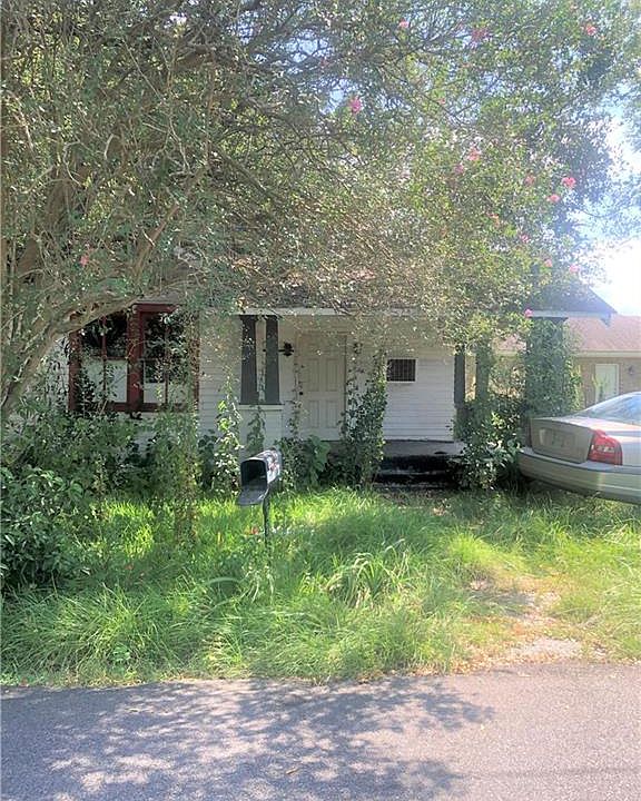 2nd image of 552 Hickory St