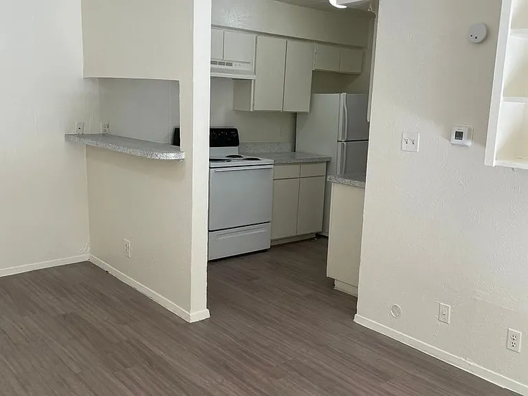 Oak Park Apartments — Photo 44