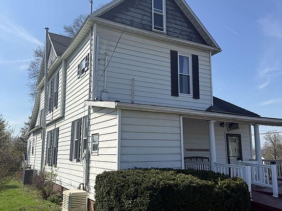 5th image of 606 E Main St