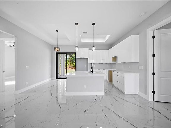 4th image of 764 Bianca AVE S