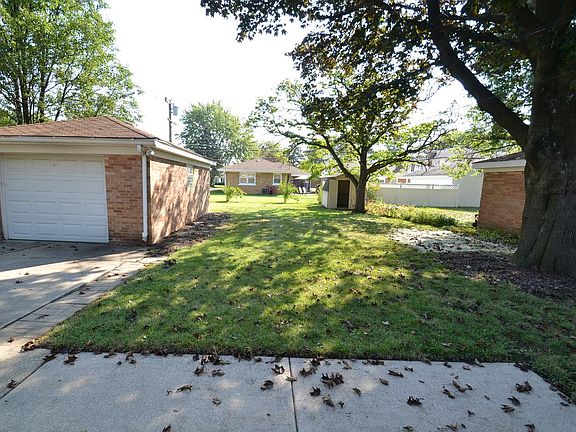3rd image of 1127 Raymond Ave
