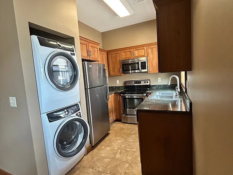 122 W Main St #D — Photo 8