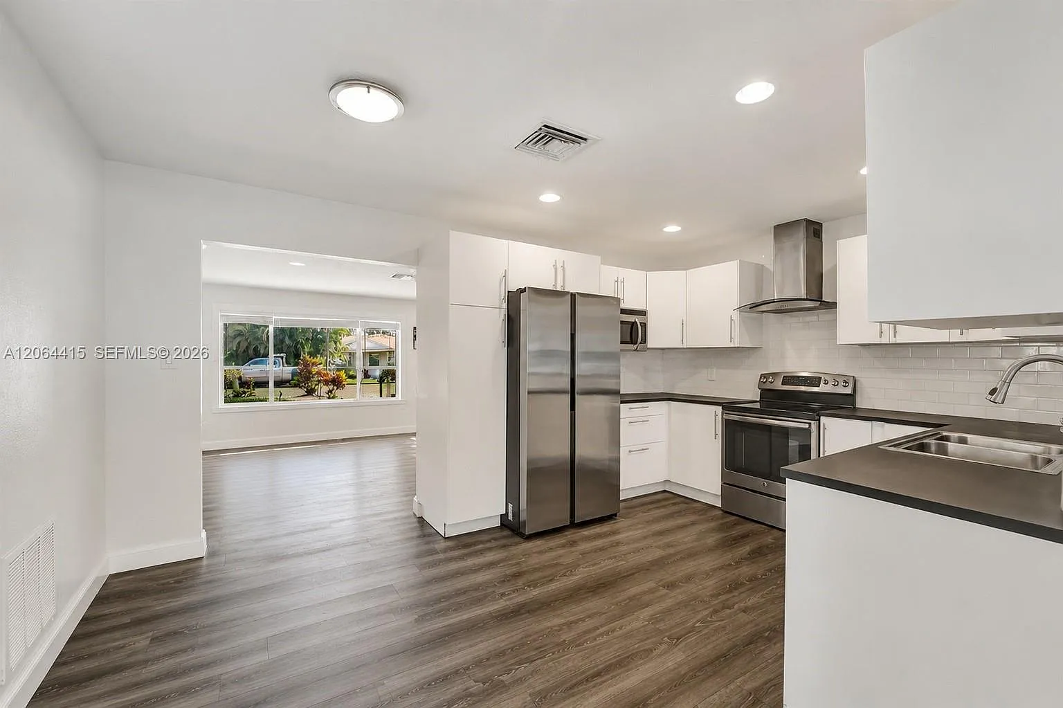 3 bed, 1700 sqft, $4,900 — Photo 3