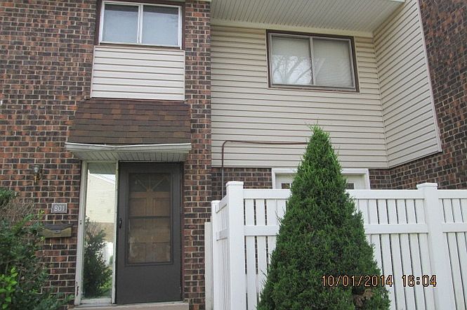 1st image of 803 White Oak Ln