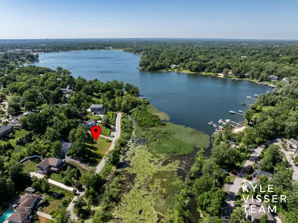 3120 Reeds Lake Blvd SE, East Grand Rapids, MI 49506