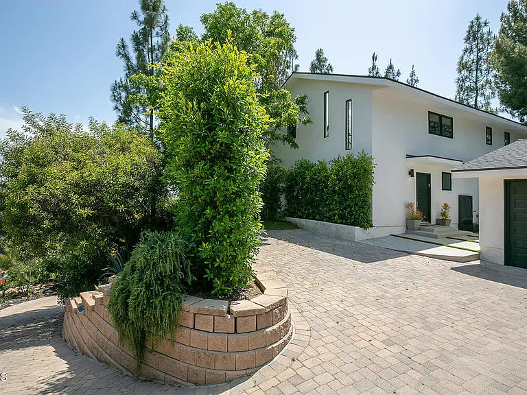 2149 Estes Rd — Photo 1