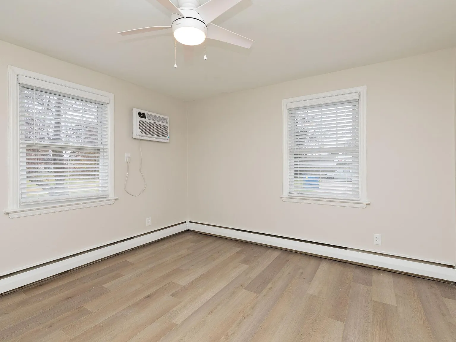 Rose Garden Apartments — Photo 4