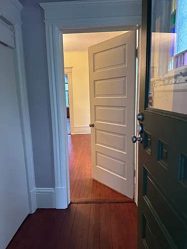 572 Hall Ave Photo 1