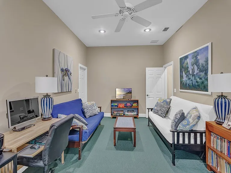 2225 Seaside St — Photo 17