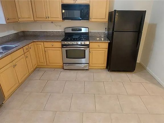 2nd image of 2818 S Bronson Ave #2818B