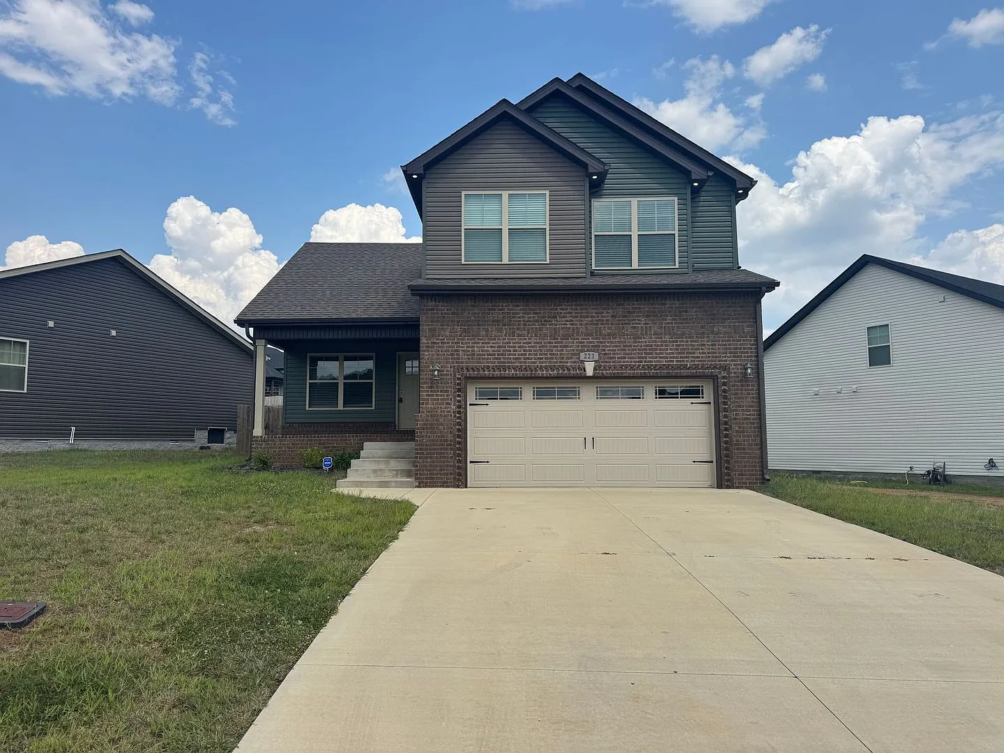 Three bedroom in Cardinal Creek!! — Photo 1