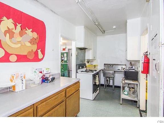 5th image of 615 N Wilmington Ave