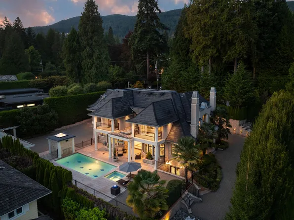 2912 Mathers Ave, West Vancouver, BC V7V 2K1