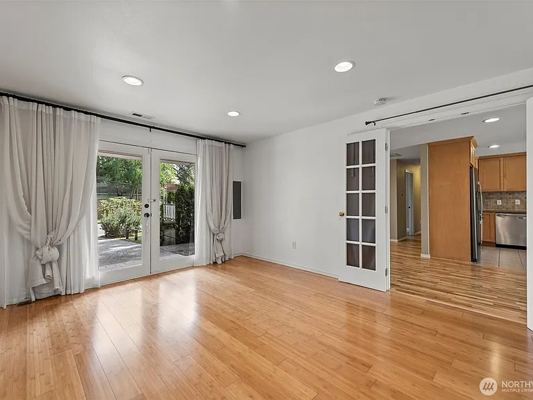 16608 NE 9th St — Photo 3