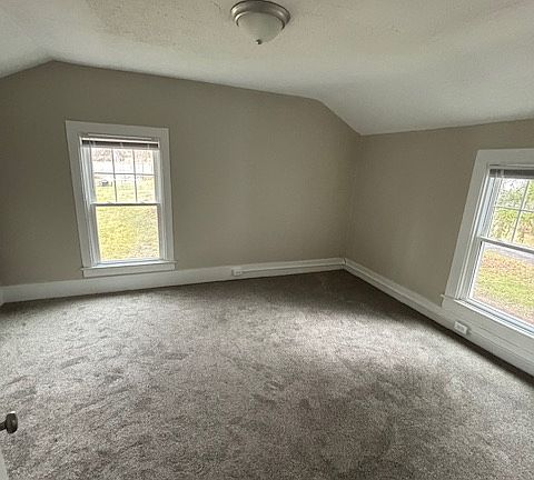 4th image of 318 Gibson St #4