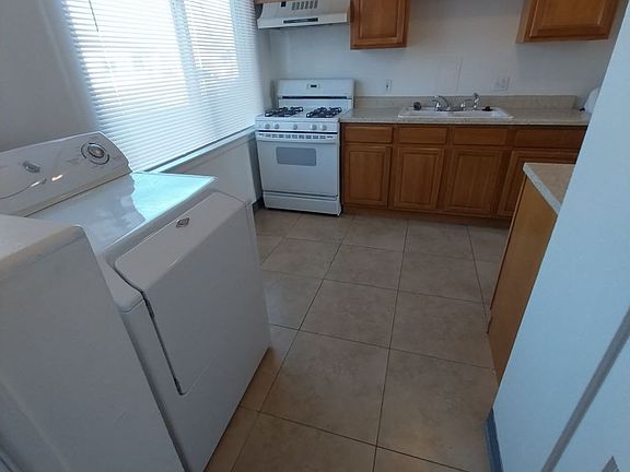 3rd image of 4148 S Hooker St #4148