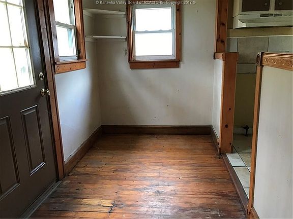 5th image of 619 Crestlyn Dr
