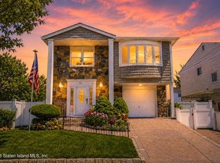 361 Montreal Ave, Staten Island, NY 10306