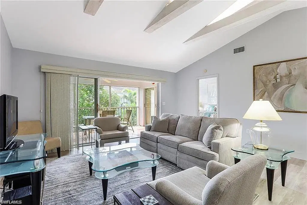 3 bed, 2.0 bath, 1506 sqft, $8,500 — Photo 2