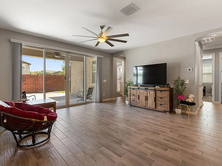 3859 E Welton Ln — Photo 13