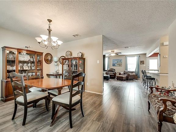 4th image of 1840 Wildrose Dr