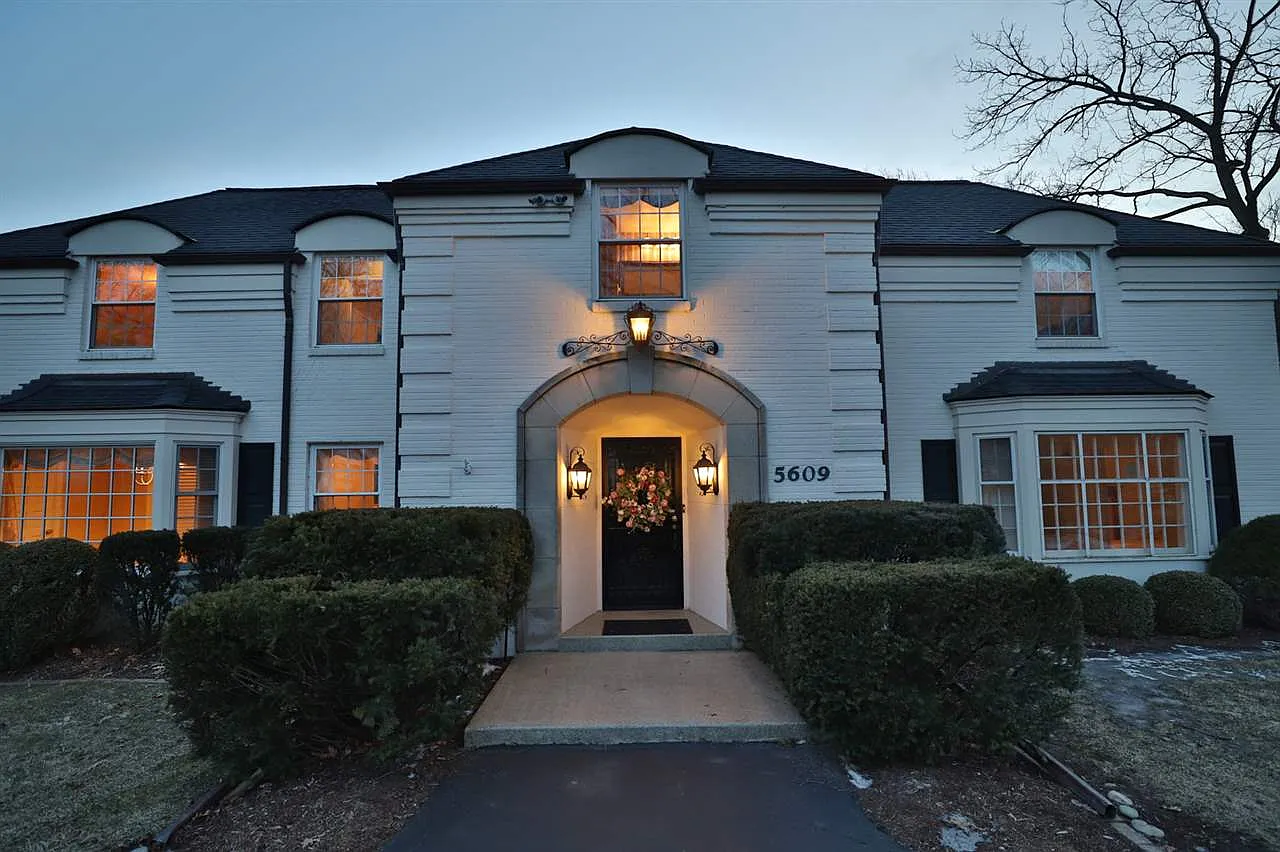 5609 N Prospect Rd photo 1