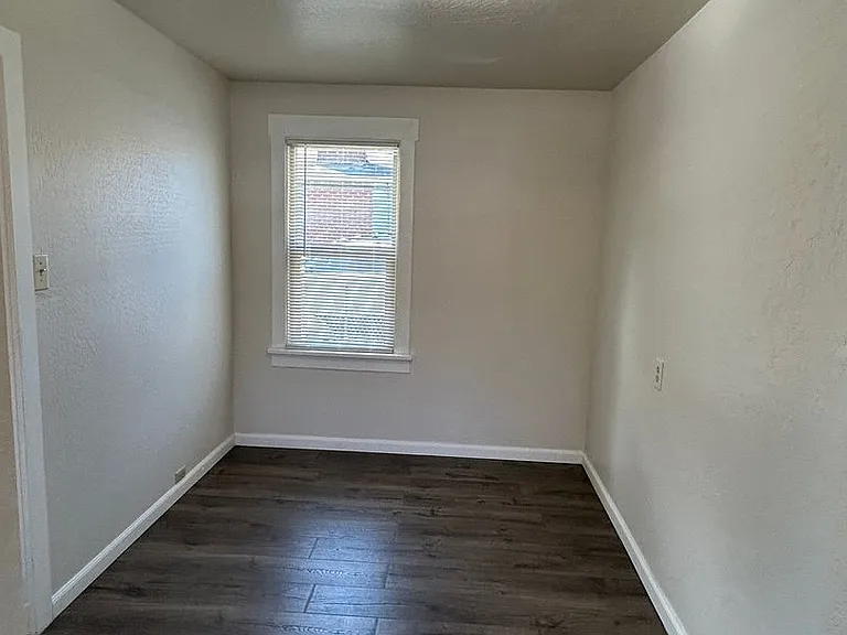 203 SW 6th Ave — Photo 4