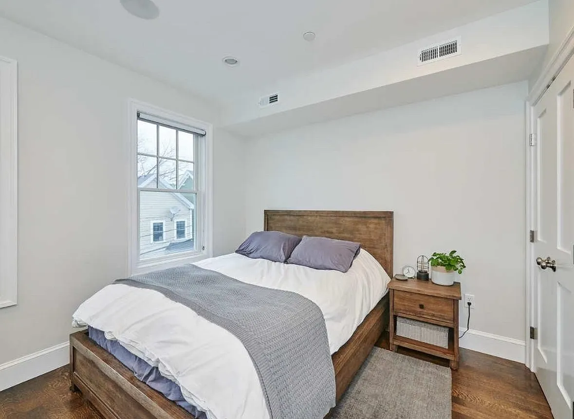 213 W 5th St — Photo 3