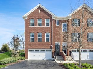 2550 Huntleigh Ln, Woodridge, IL 60517