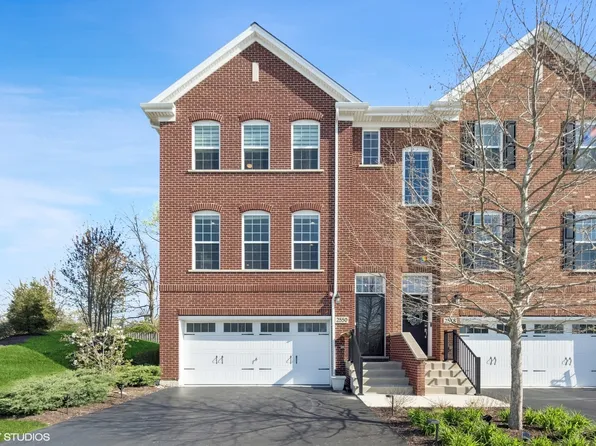 2550 Huntleigh Ln, Woodridge, IL 60517