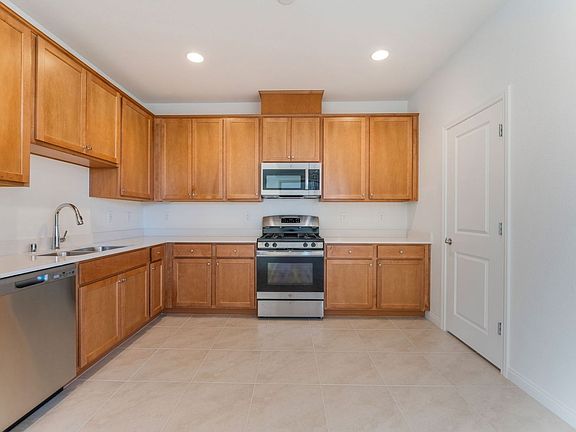 4th image of 11668 Golden Oriole Ave