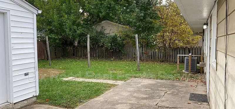 3 bed, 1.0 bath, 1144 sqft, $1,225 — Photo 4