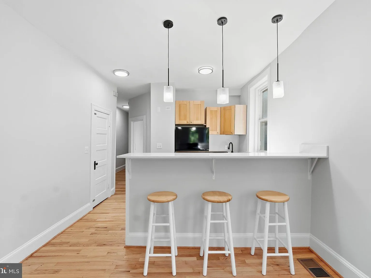 4 bed, 2.0 bath, 2473 sqft, $5,150 — Photo 4