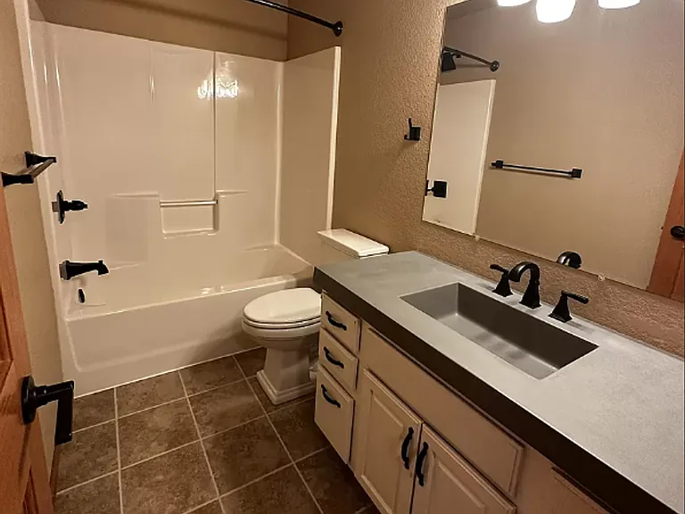 405 Sapphire Ln — Photo 11