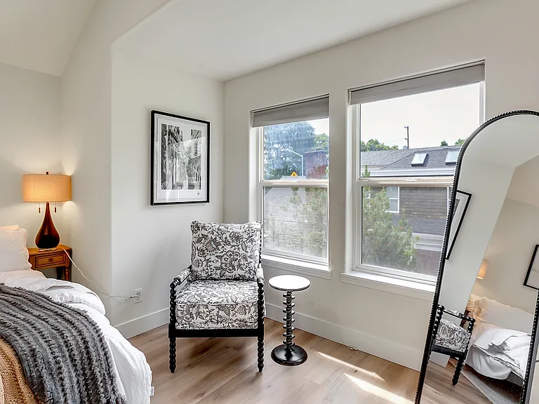 Second bedroom suite
