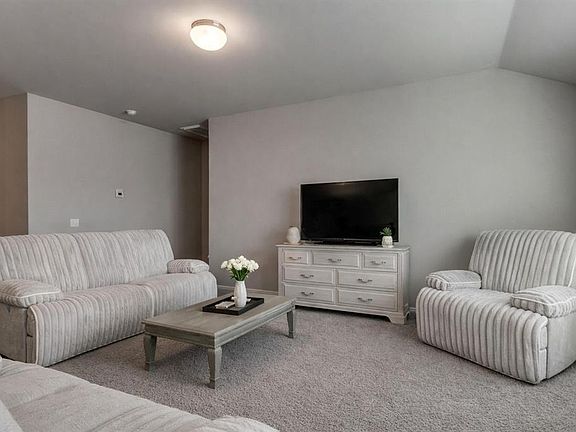 3rd image of 3015 Brooke Rd