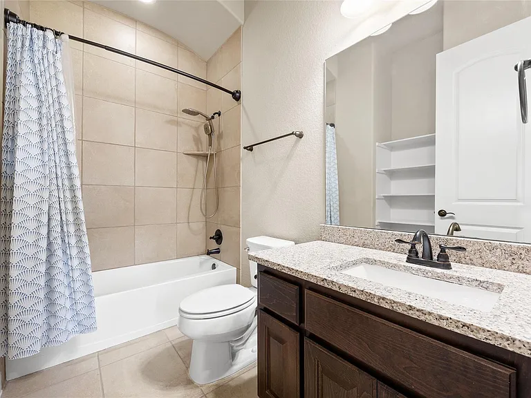 900 Hawthorne Loop — Photo 31