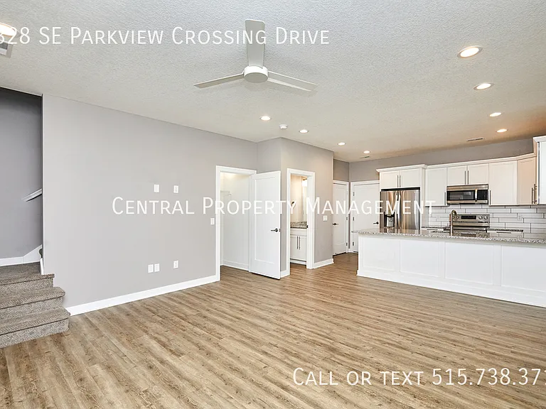 2328 SE Parkview Crossing Dr — Photo 2