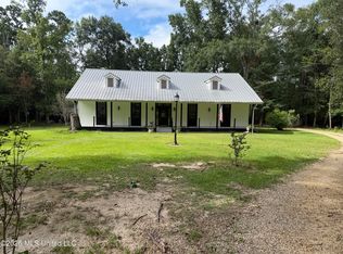 61 Pinetucky Rd, Carriere, MS 39426