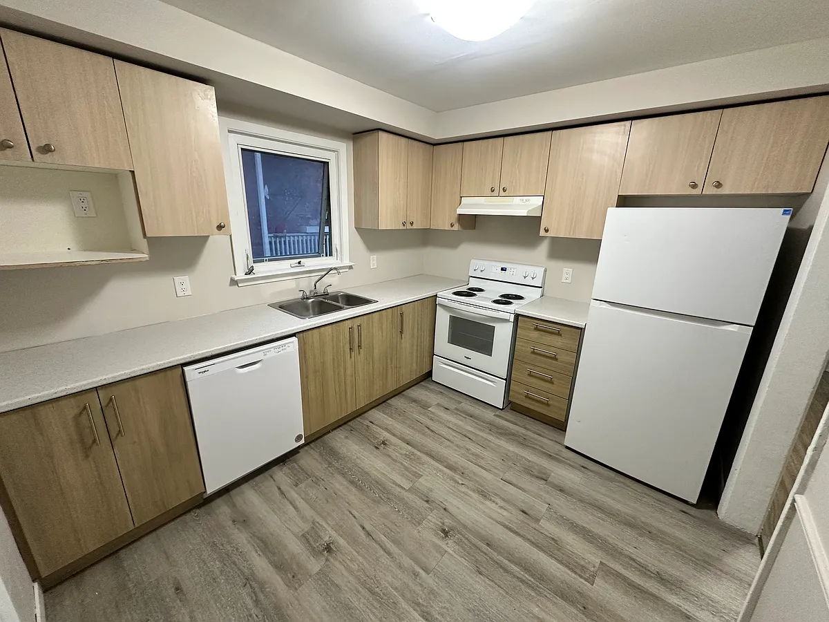 Building Photo - 145 Wharncliffe Rd N #1