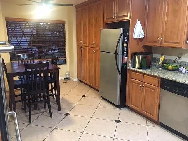 3 bed, 2.5 bath, 2450 sqft, $5,590 — Photo 2