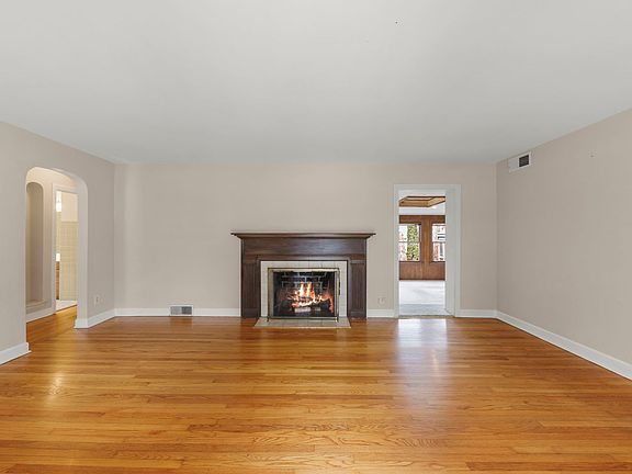 3rd image of 603 Huntley Ter