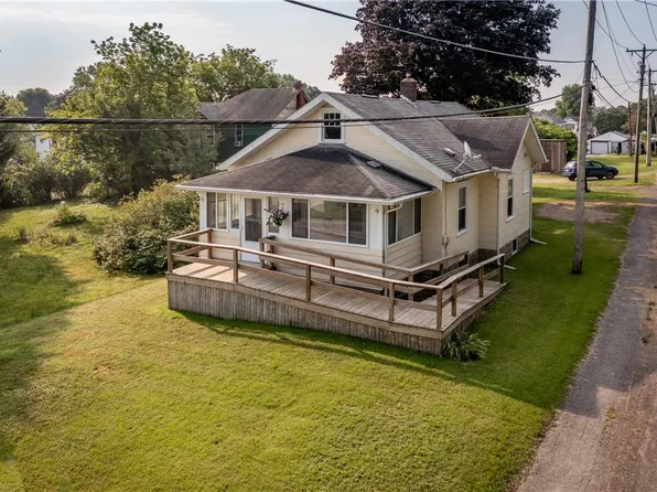 7367 Liberty St, Hartstown, PA 16131