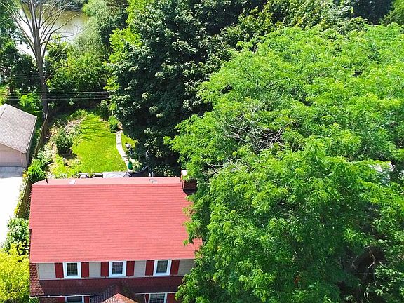 3rd image of 106 Riverside Dr