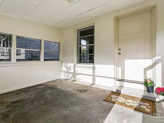 4th image of 10 Cloverland Ct