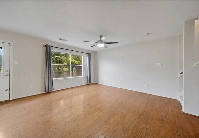 8016 Golf Green Cir — Photo 4