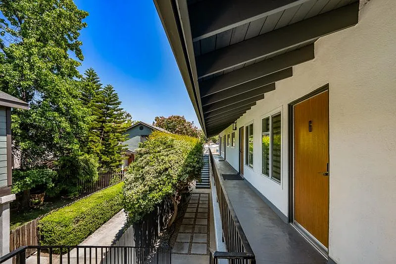 2 bed, 900 sqft, $3,150 — Photo 3